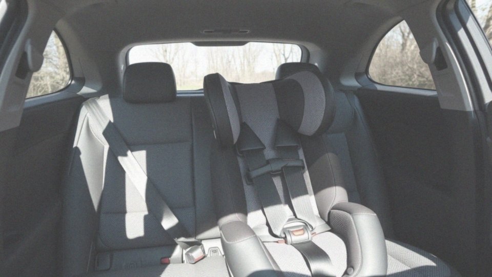 Jakie są rodzaje montażu fotelików 9-36 kg?