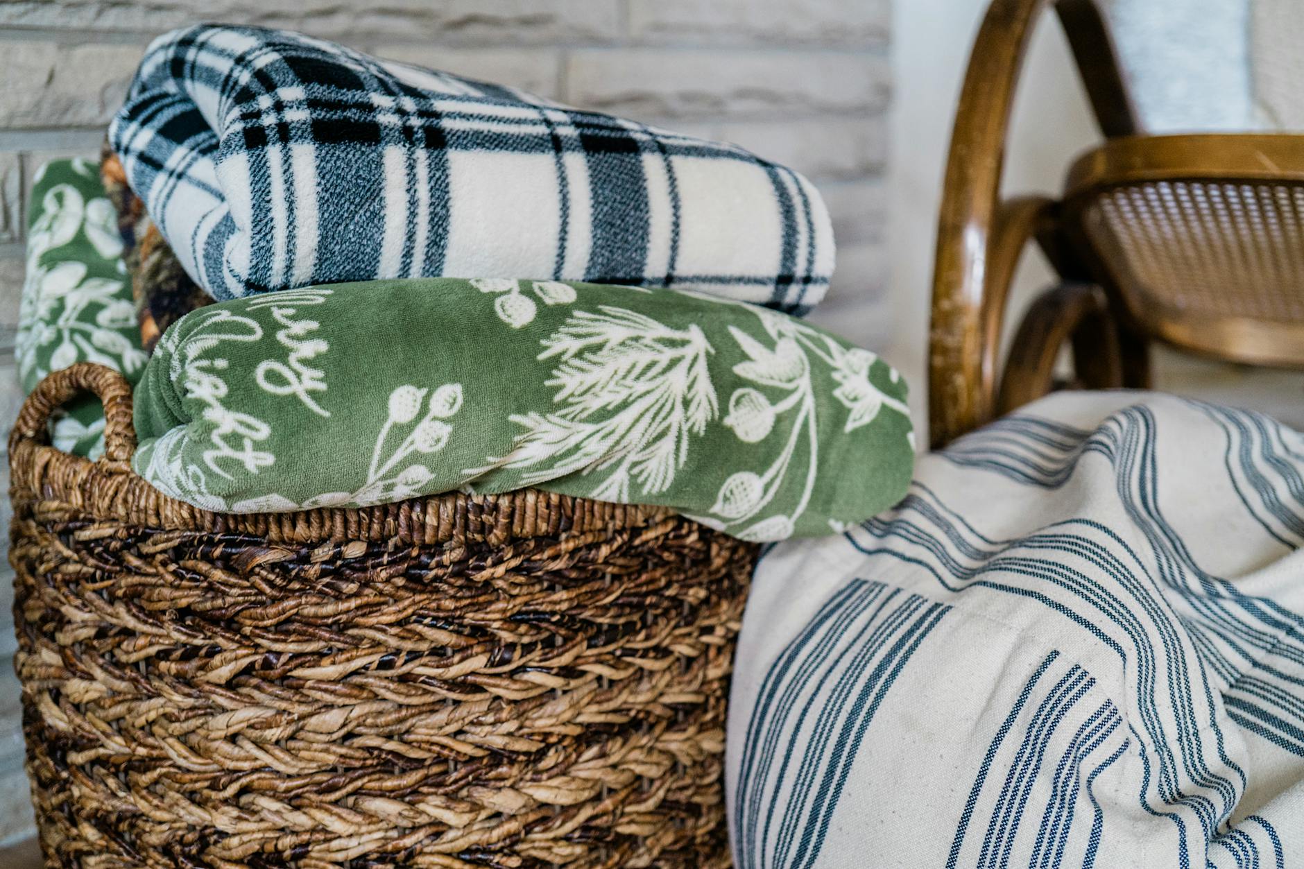 Nie tylko do okrycia! Zobacz, jak koc wielkanocny może stać się najpiękniejszą ozdobą wnętrza