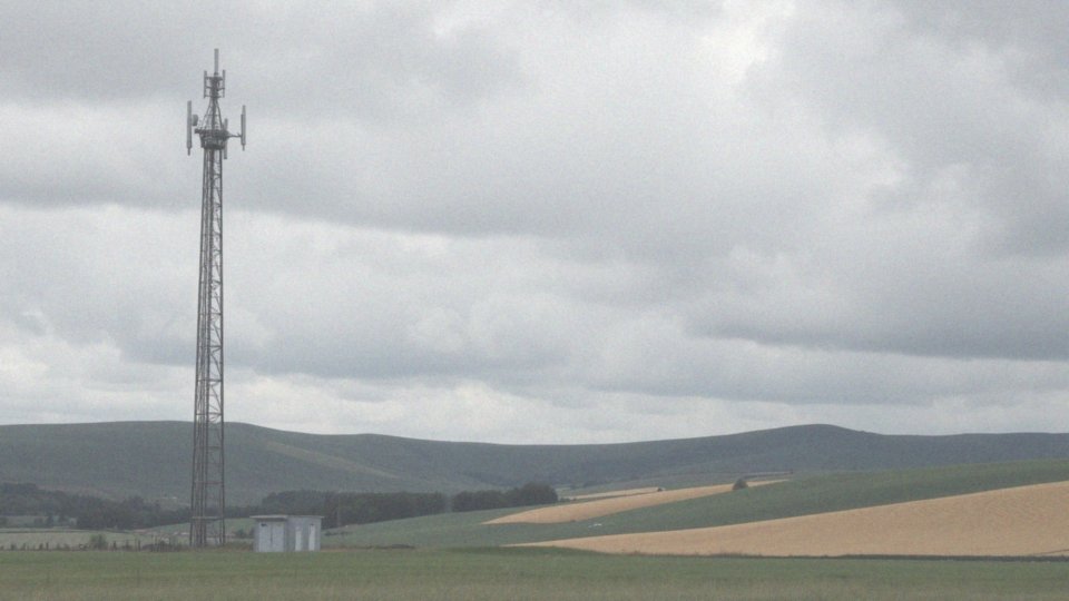 Jak różne warunki atmosferyczne wpływają na działanie anteny?